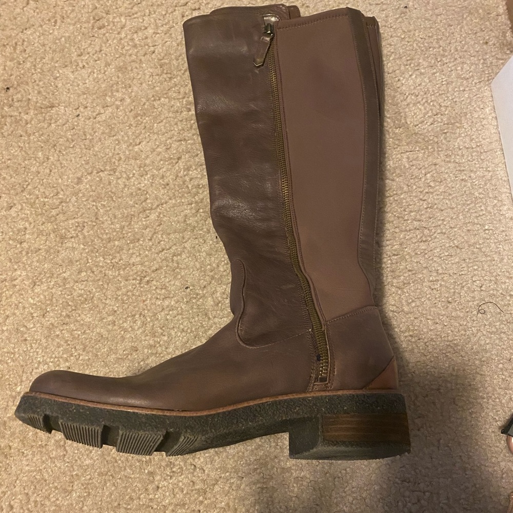 Women Dr. Scholls brown leather boots